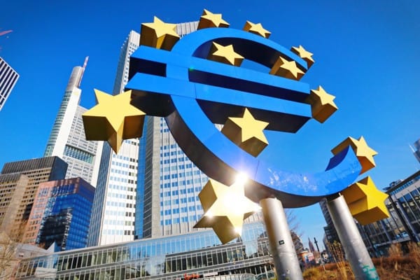 Chỉ đổi đồng Euro 1 lần và bạn có thể du lịch qua nhiều quốc gia thuộc khối EU